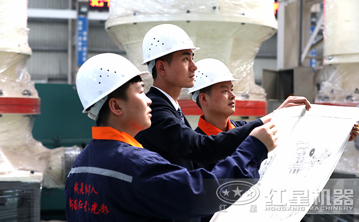 精湛技術(shù)人員現(xiàn)場指導設備的生產(chǎn)、制造
